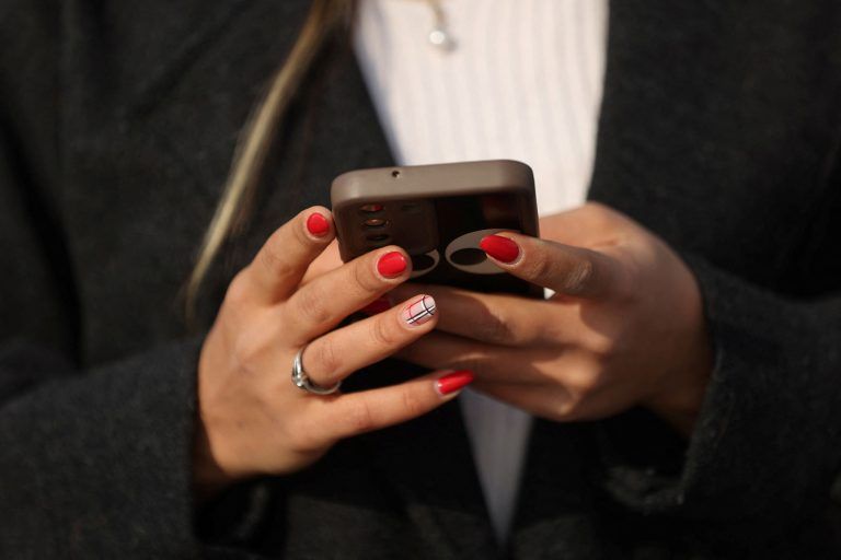 IRAN-SOCIALMEDIA/