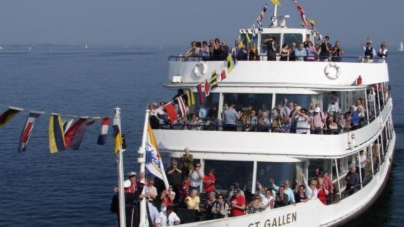 Motorboot kollidierte mit Passagierschiff