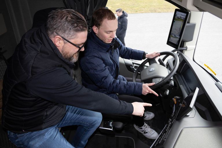 E-Lkw im Fahrschulbetrieb: "Ein Quantensprung in der Ausbildung"