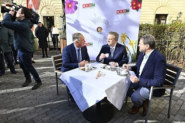 Ludwig und Ruck eröffneten Schanigartensaison