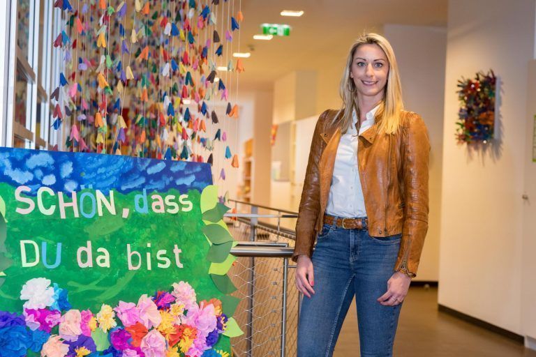 Sie ist Direktorin von drei Schulen