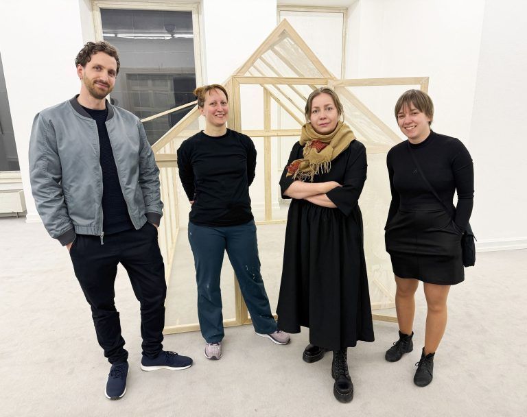 Aurel Dahlgrün, Veronika Suschnig, Veera Komulainen und Lena Kaapke zeigen eindrucksvoll _beyond the surface_