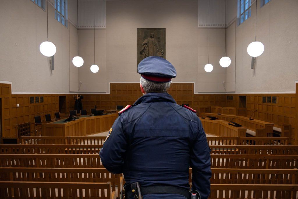 Nächste Prozesswoche:  Ex-Polizist vor Richter, Drohungen und Einbrüche