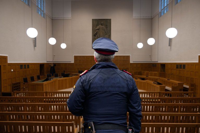 Polizist Gericht