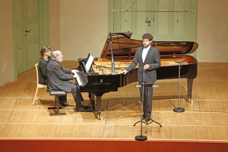 Lukas Lemcke, Helmut Deutsch