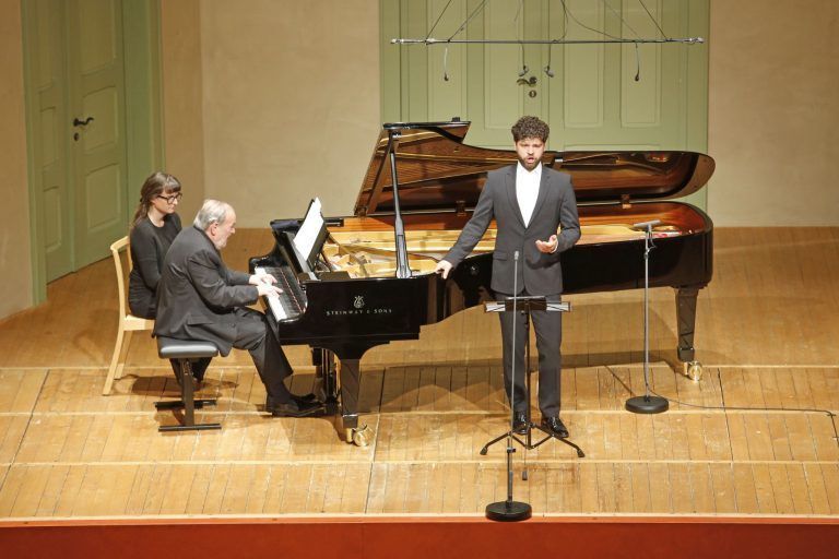Lukas Lemcke, Helmut Deutsch