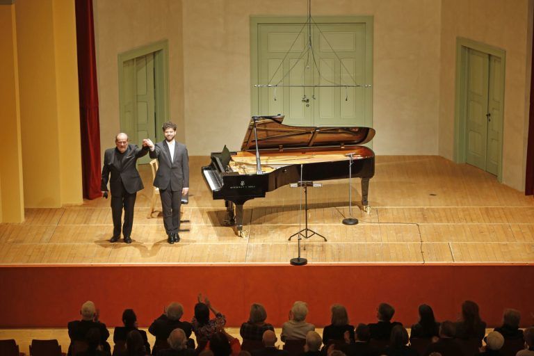 Lukas Lemcke, Helmut Deutsch
