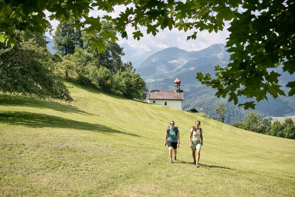 Wenn die Natur erwacht: Die schönsten Wandertipps für den Frühling