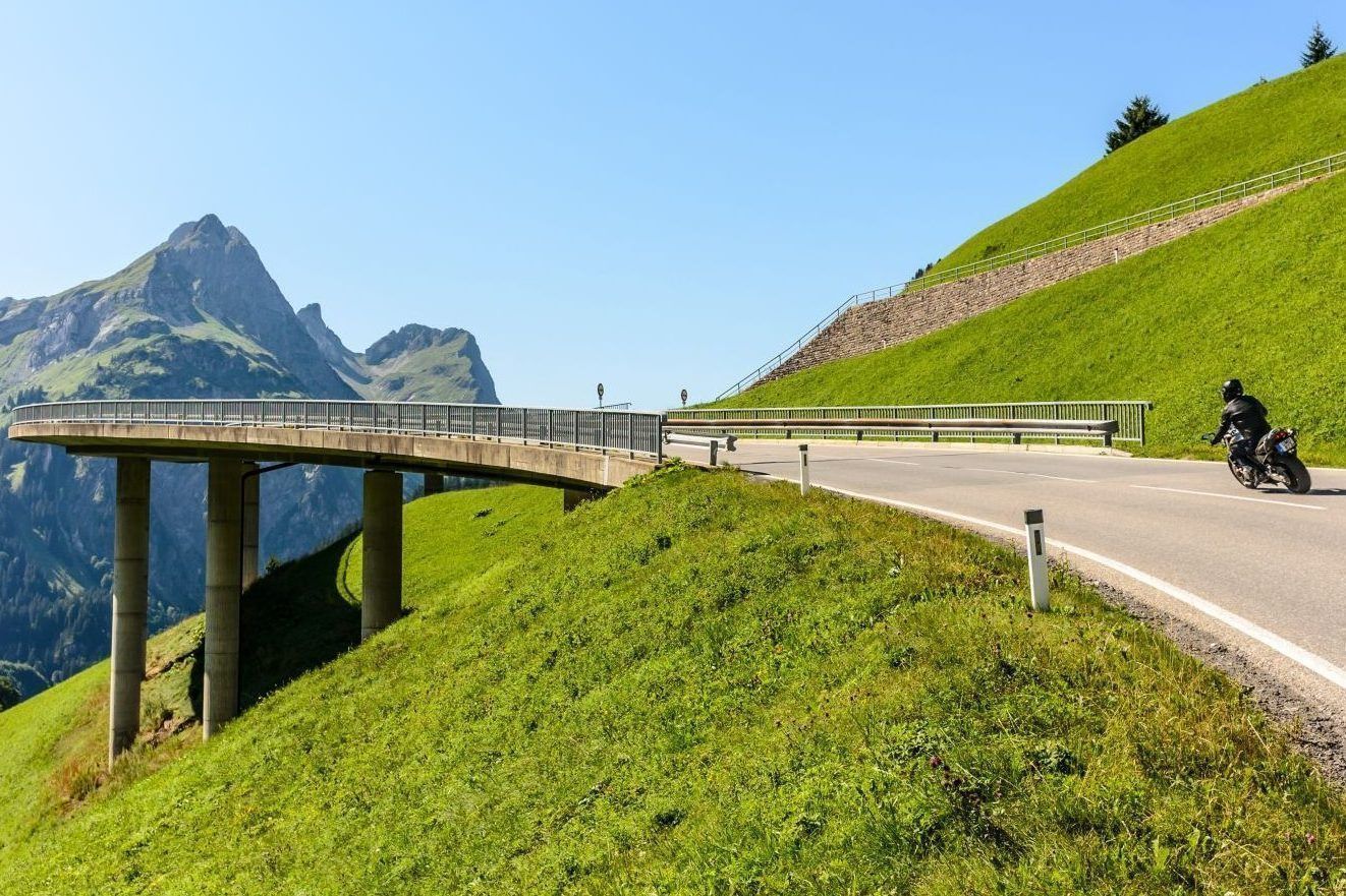 Im Rausch der Kurven – die acht schönsten Alpenpässe für Biker