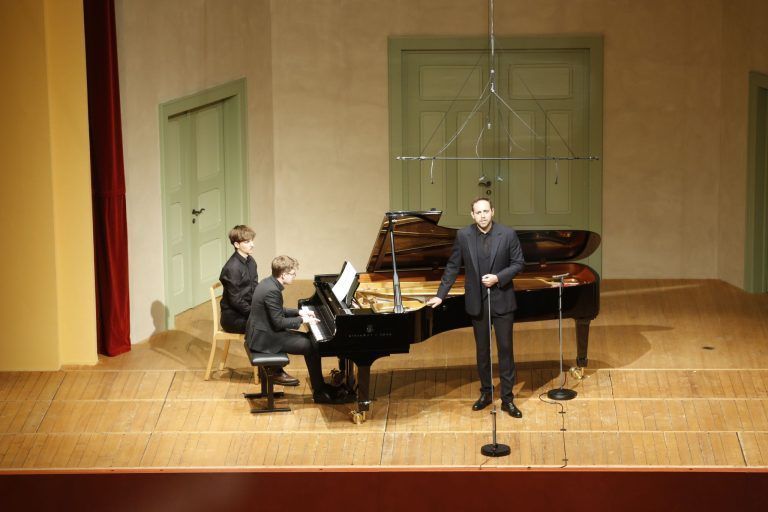 Liviu Holender, Lukas Rommelspacher