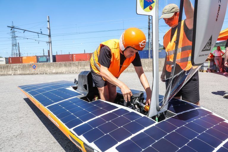 Grüner Strom trifft orange Logistik
