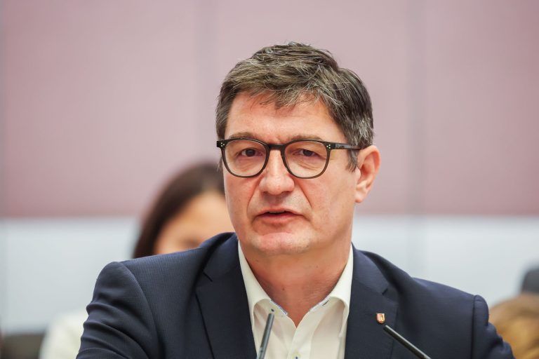 Künftig Anfragen an den Landtagspräsidenten? SPÖ will Reform, Sonderegger sieht keinen Bedarf
