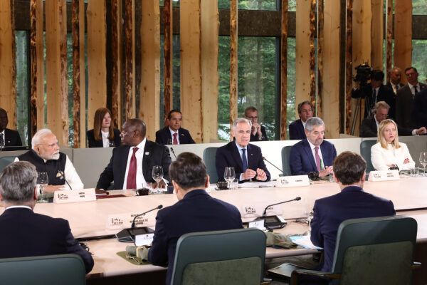 G7-Staaten stellen sich nach Trumps Abreise hinter Ukraine