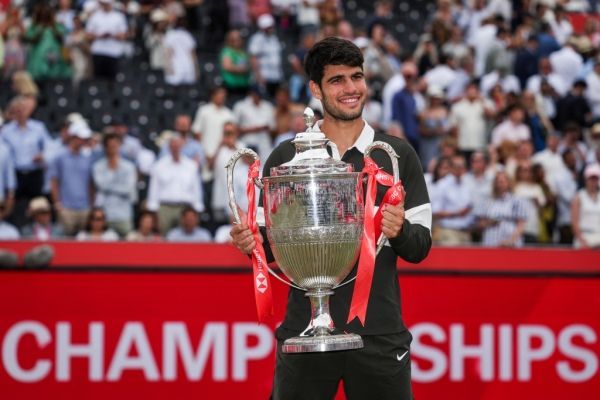 Alcaraz und Bublik gewinnen Wimbledon-Vorbereitungsturniere
