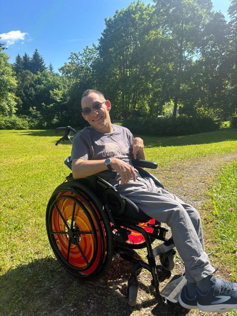 Patenkind Christian neuer Rollstuhl