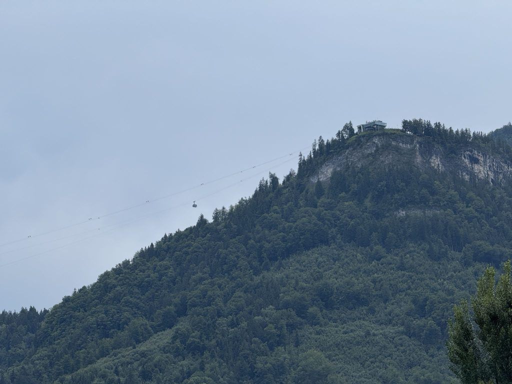 Hier erreicht der Gewittersturm Dornbirn – Video von Hubschrauber bei Karren-Gondel