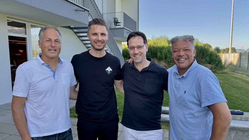 Mannschaft, Trainer, Freunde: In Altach wurde auf die neue Saison angestoßen