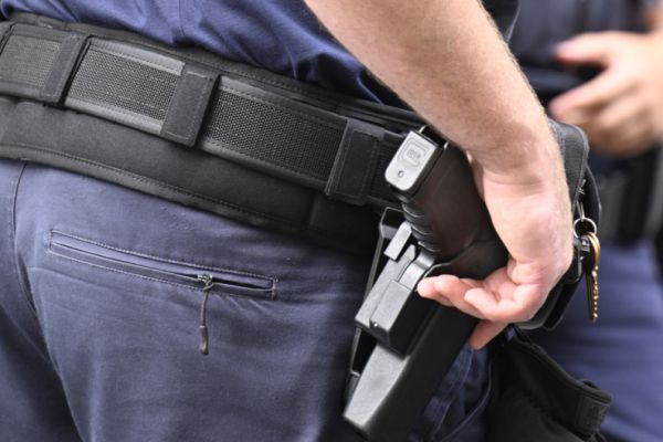 Suche nach Täter nach Tankstellenraub mit Waffe in Wien
