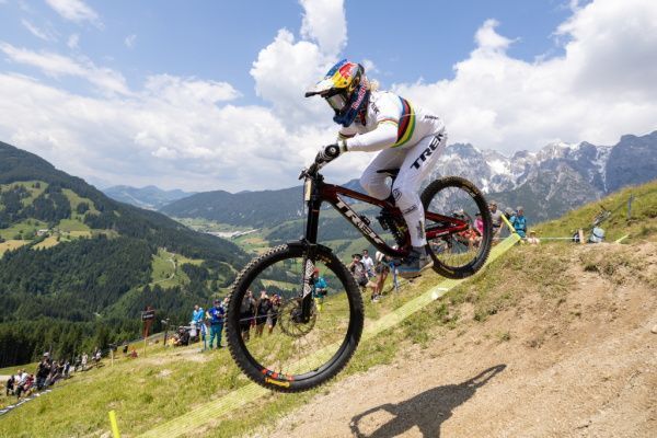 Downhill-Mountainbikerin Höll auch in Andorra Weltcup-Zweite