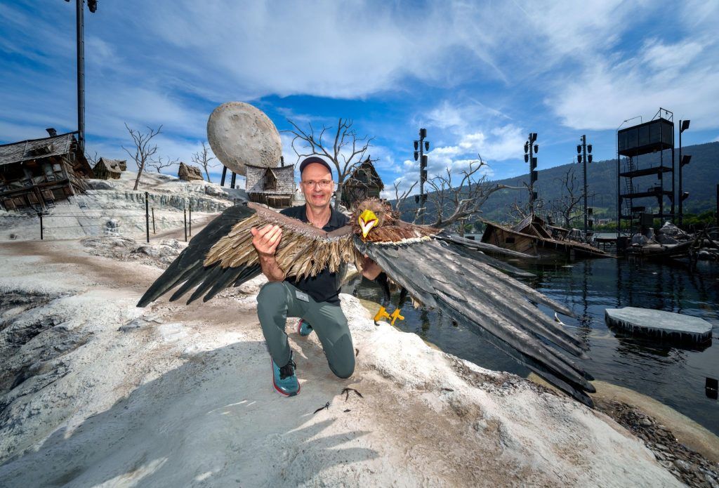 Er lässt den Adler bei den Festspielen abstürzen