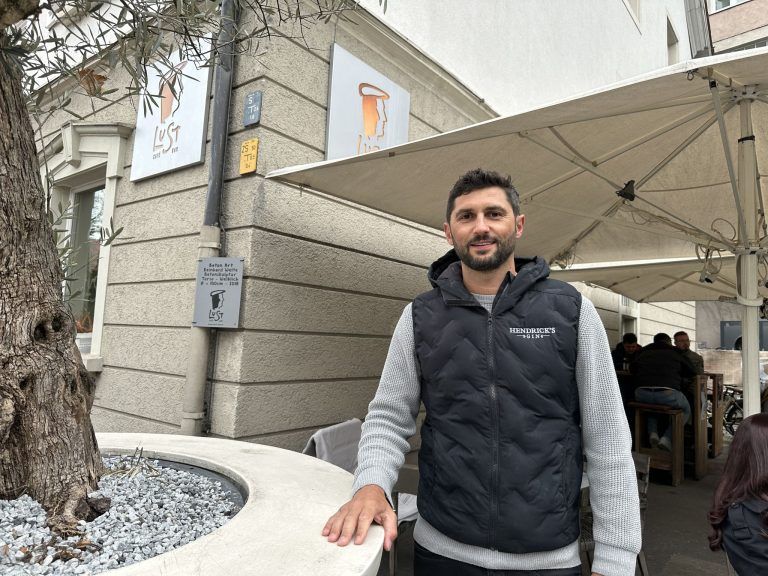 Gastronom Stefan Köb bei der LuSt Bar in Bregenz