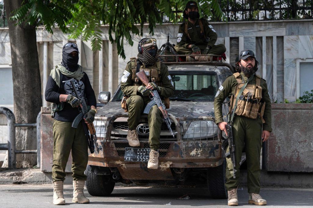 Afghane von Taliban verwarnt, weil er Frauen unterrichtete: Vorläufig keine Abschiebung