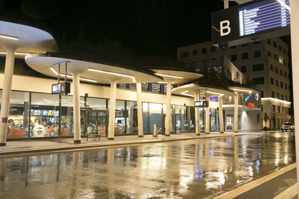 Im Zug Opfer von zwei Gewalttätern geworden