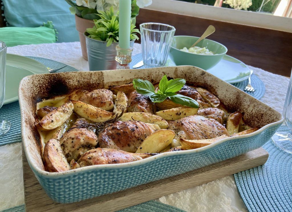 Goldbraune Hühnchen aus dem Ofen