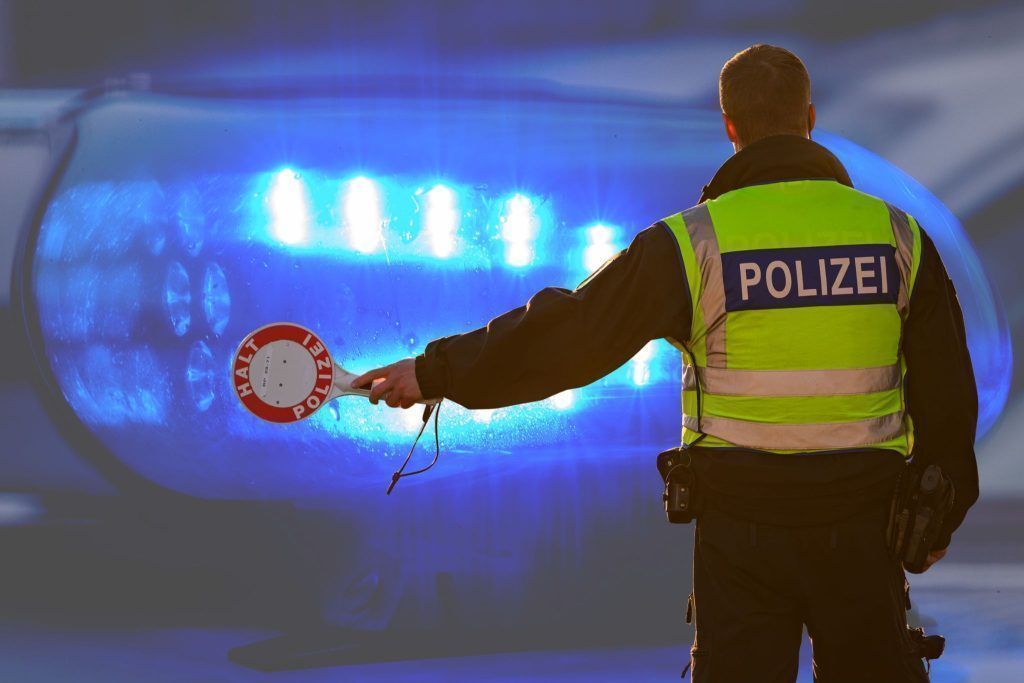 Vor Polizeikontrolle: 19-jährige Vorarlbergerin ohne Schein übergab Steuer an Beifahrerin