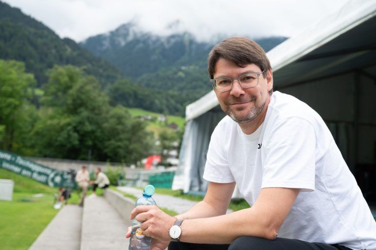 Freiburger Heimspiel vor Schrunser Bergkulisse