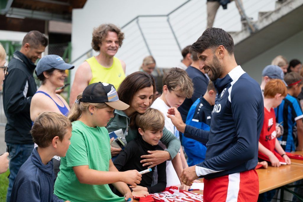 Freiburger Heimspiel vor Schrunser Bergkulisse