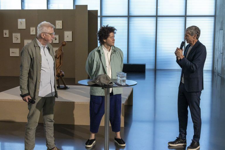 Maler Armitage bringt seine Heldinnen ins Kunsthaus