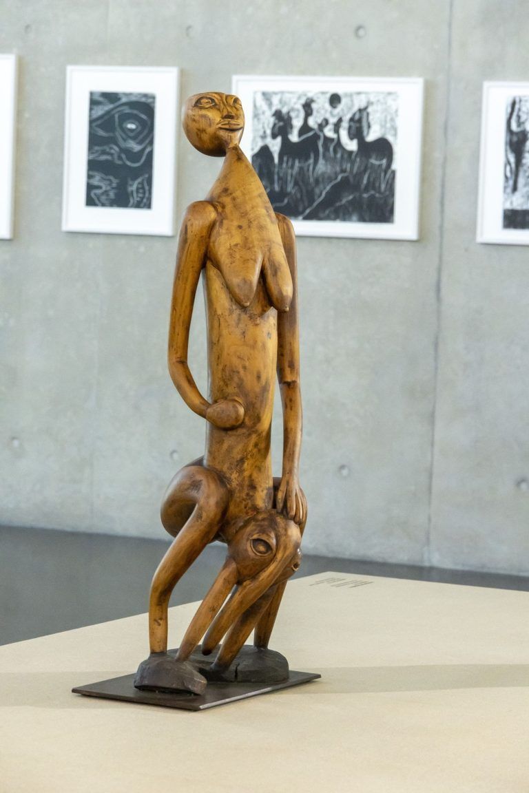 Maler Armitage bringt seine Heldinnen ins Kunsthaus