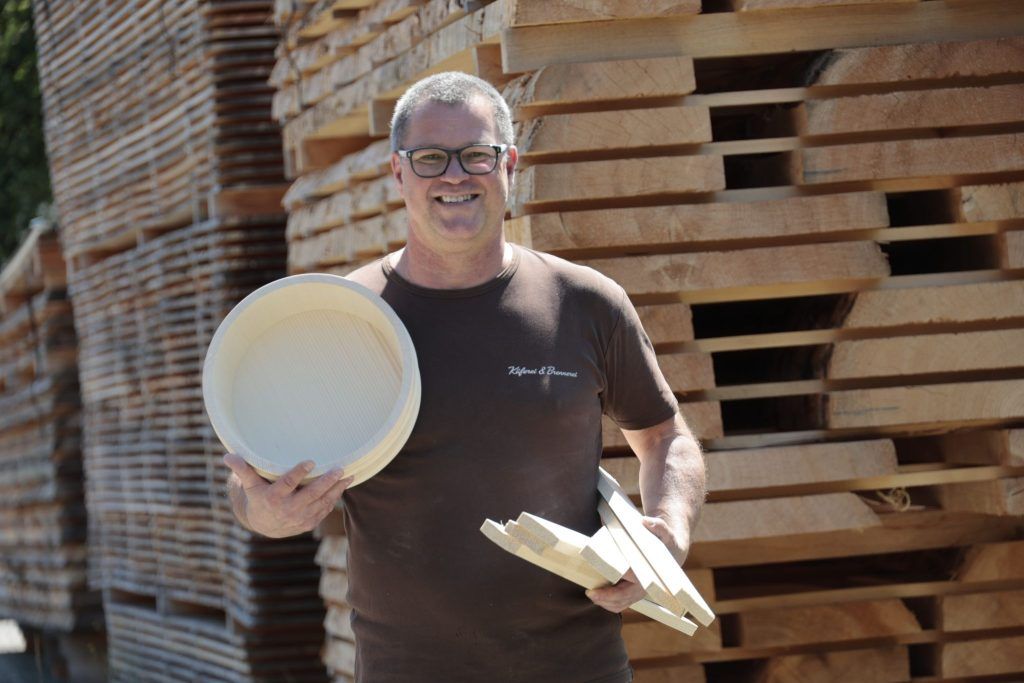 Holz für den heißen Käsknöpfle-Genuss