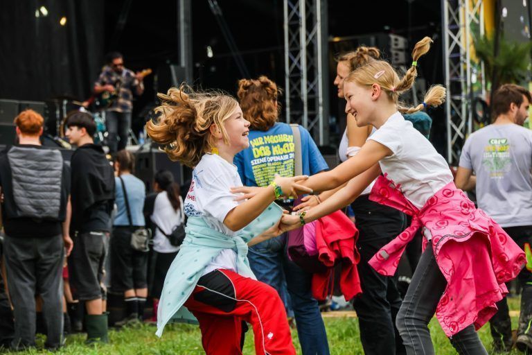 Szene Openair: Matschweg als Laufsteg