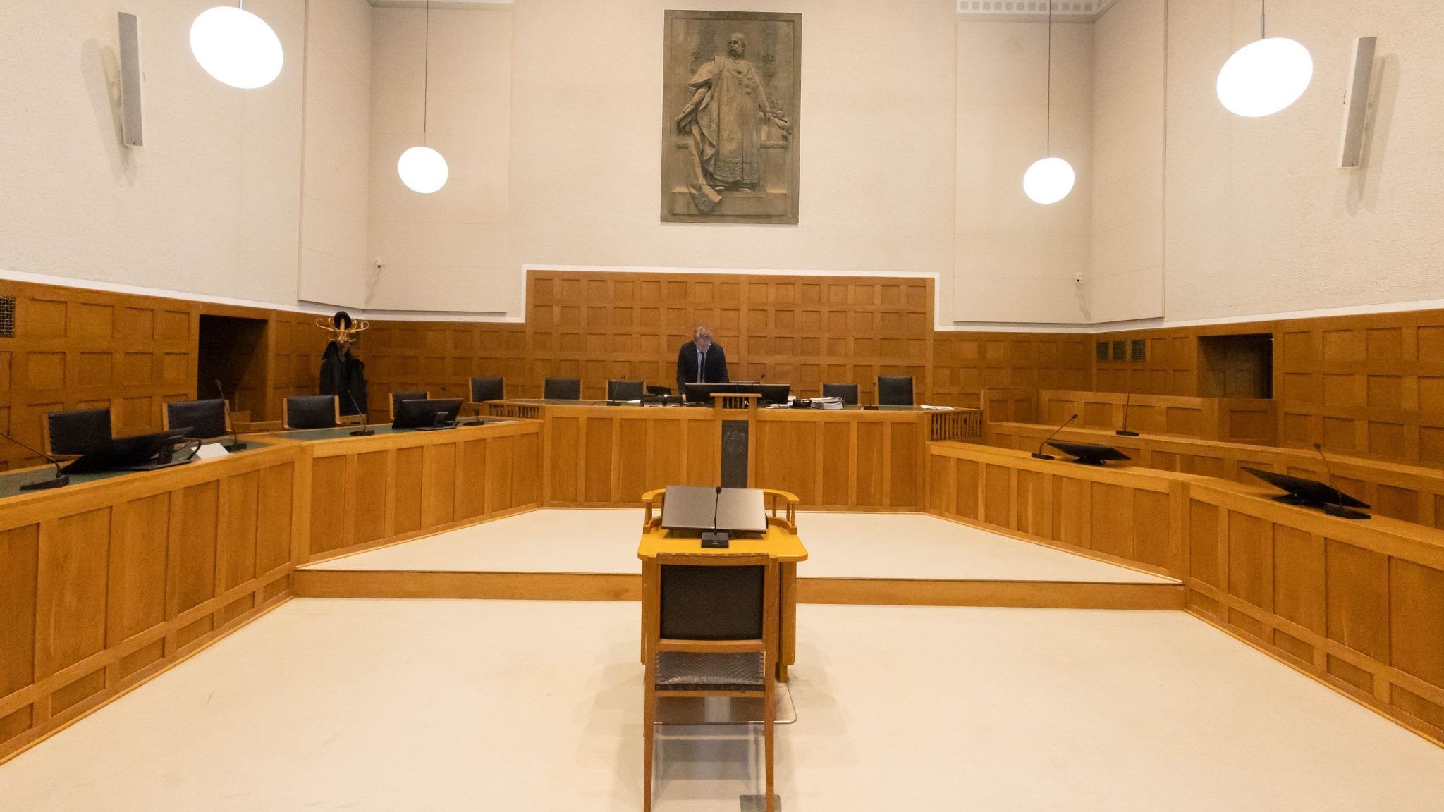 Körperverletzung, Raub, Betrug und Mord vor Gericht