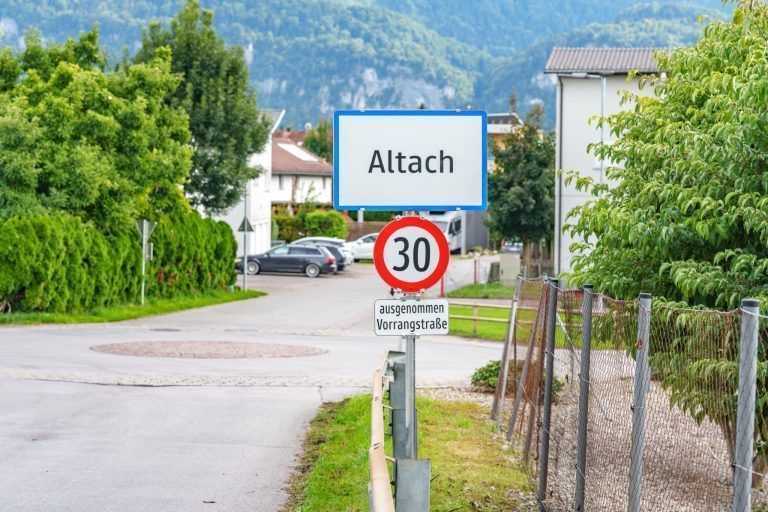 Wie eine Altacher Ortstafel zum Fall für den Verfassungsgerichtshof wurde