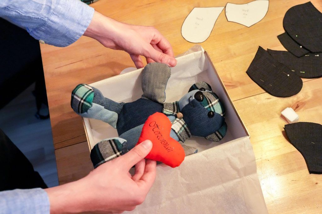 Erinnerungsstücke aus Kleidung Verstorbener