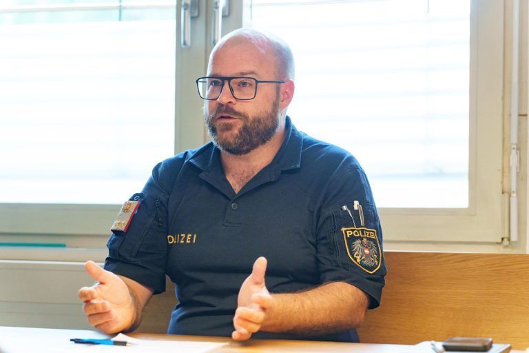Wie verhält man sich bei einer Panne oder einem Unfall auf der Autobahn richtig?