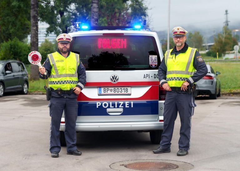 Wie verhält man sich bei einer Panne oder einem Unfall auf der Autobahn richtig?