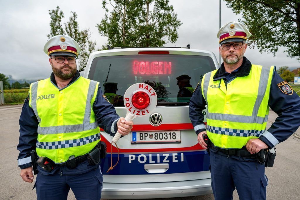 Wie verhält man sich bei einer Panne oder einem Unfall auf der Autobahn richtig?