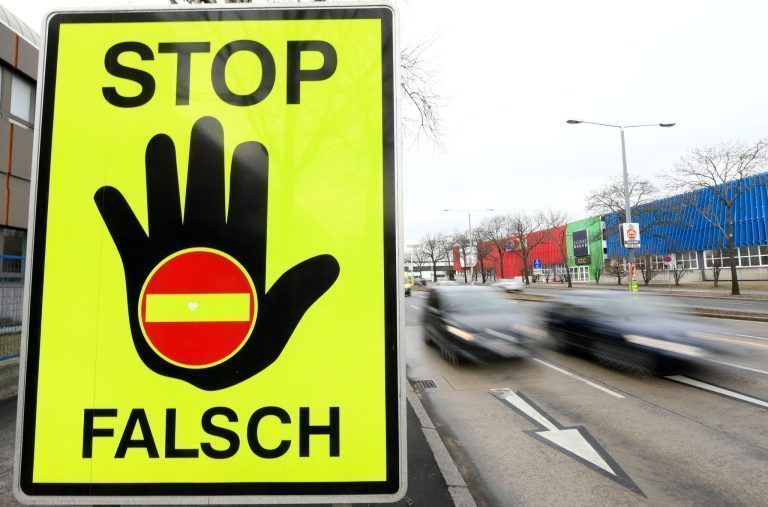 Wie verhält man sich bei einer Panne oder einem Unfall auf der Autobahn richtig?