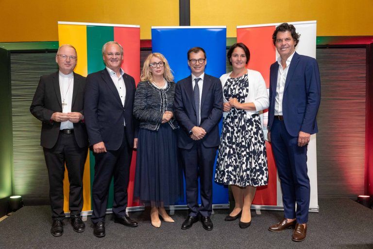 Honorarkonsul Empfang Ausstellung