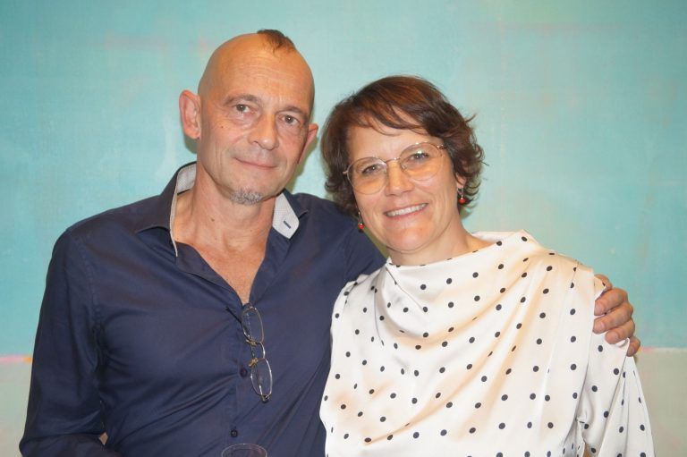 Claudio Polzer und Schauspielerin Katharina Bangert-Jordan gratulierten zur Ausstellung.JPG