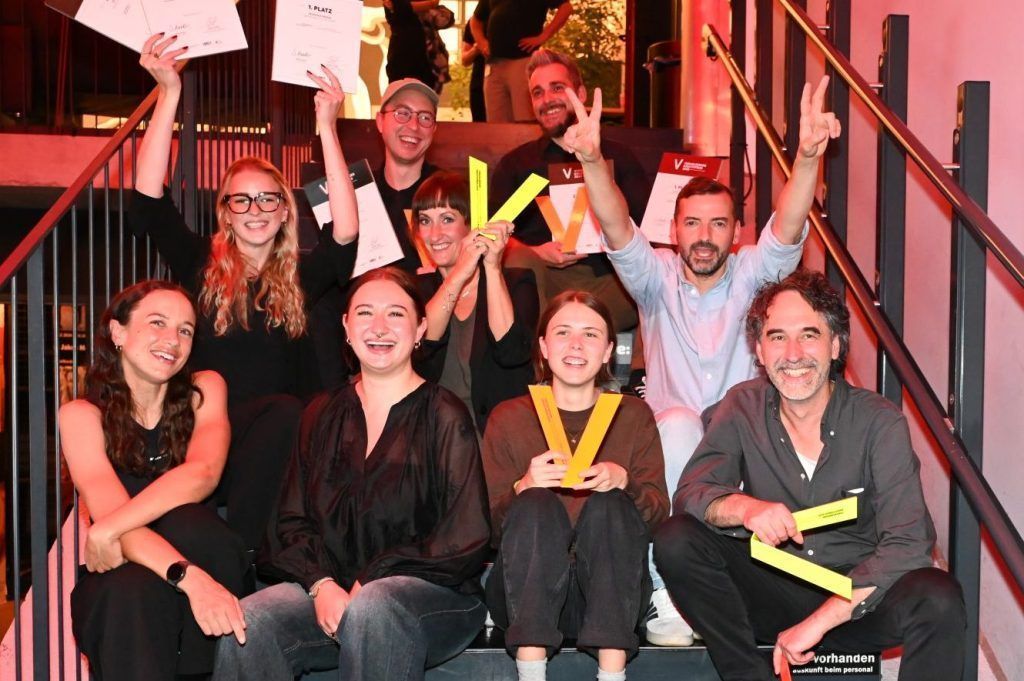 Vorarlberger Kreativpreis 2025: Branchenparty mit Ohrwurm, Fake-Wolf und Gletschertränen