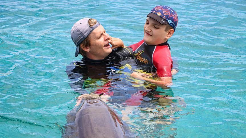 Delfintherapie auf Curaçao: Mehr Lebensqualität für Emilian