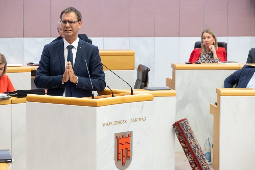 Mit Teppich und Zauberstab: Führerschein-Causa im Landtag diskutiert