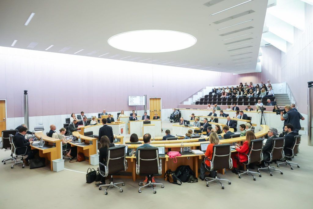 Landtag widmet sich in Enquete der Handynutzung von Kindern