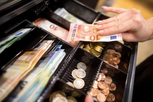 Rom will Milliarden von Banken und Versicherern einheben