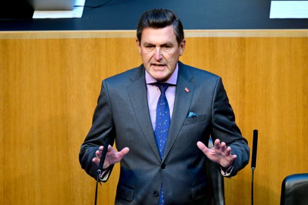 Hanke lehnt Ryanair-Forderung nach Flugabgabenstreichung ab